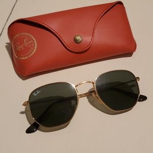 The Ray-Ban RB3548N Hexagonal Evolve Photochromati